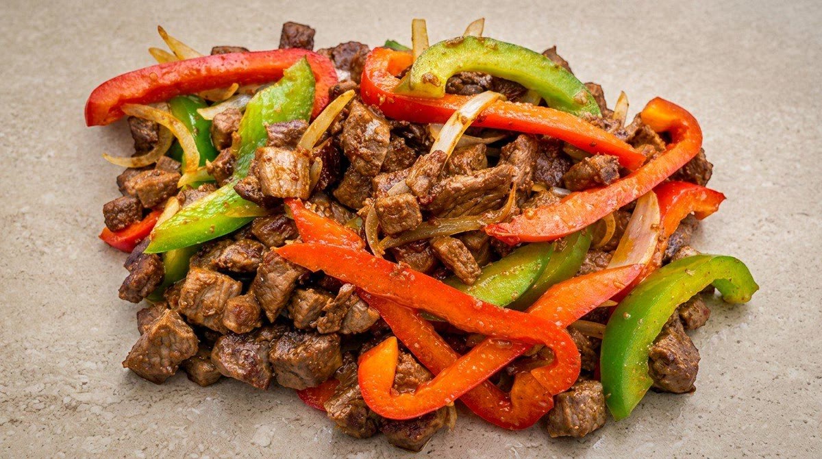 Beef suqaar with sautéed onions and red and green peppers